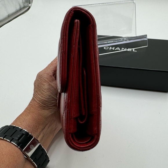 Chanel - Authentic - Lambskin Wallet - Red - Gorgeous with COA and Box - Picture 3 of 16
